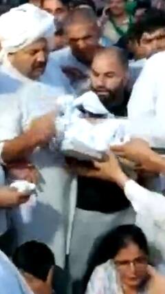 రెజ్లర్ల మెడల్స్ గంగపాలు కానివ్వకుండా అడ్డుపడిన రైతు సంఘం నేత నరేశ్ టికాయత్