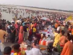 Ganga Dussehra: प्रयागराज से हरिद्वार तक गंगा दशहरा पर स्नान के लिए श्रद्धालुओं का लगा तांता, देखे तस्वीरें