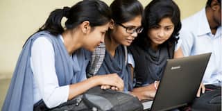 HSC Result 2023: પિતા વિહોણી દીકરીનો કમાલ, સુરતમાં પ્રથમ આવી, જાણો કેટલા ટકા માર્ક્સ આવ્યા.....