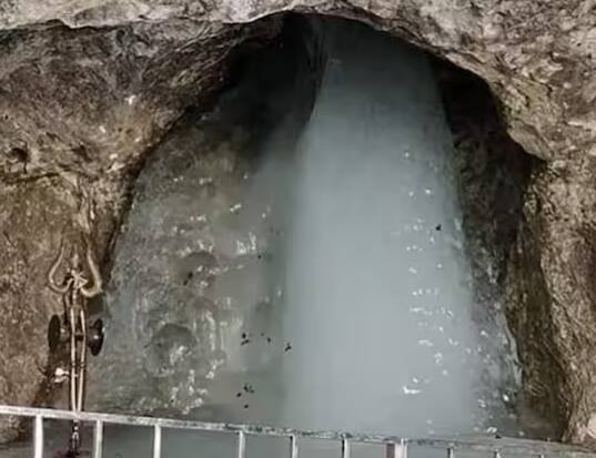 ਪਿਛਲੀ ਵਾਰ ਨਾਲੋਂ ਇਸ ਵਾਰ ਟ੍ਰੈਕ 'ਤੇ ਕਈ ਗੁਣਾ ਜ਼ਿਆਦਾ ਬਰਫ਼ਬਾਰੀ ਹੋਈ ਹੈ ਅਤੇ ਅਜੇ ਵੀ ਪੂਰੇ ਰੂਟ 'ਤੇ ਦਸ ਤੋਂ ਵੀਹ ਫੁੱਟ ਬਰਫ਼ ਜਮ੍ਹਾਂ ਹੈ। ਇਸ ਸਾਲ ਅਮਰਨਾਥ ਯਾਤਰਾ 1 ਜੁਲਾਈ ਤੋਂ ਸ਼ੁਰੂ ਹੋ ਰਹੀ ਹੈ ਅਤੇ ਰੱਖੜੀ ਵਾਲੇ ਦਿਨ 29 ਅਗਸਤ ਨੂੰ ਸਮਾਪਤ ਹੋਵੇਗੀ।