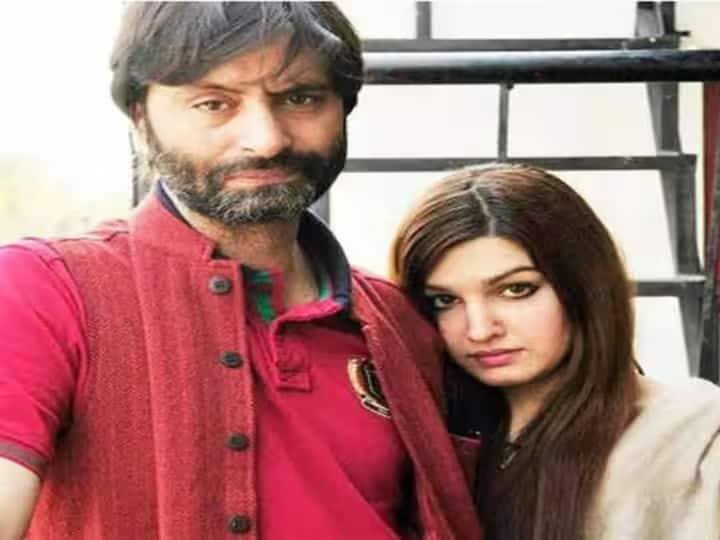जम्मू-काश्मीरचा फुटीरतावादी नेता यासिन मलिकची पत्नी मुशाल मलिक हिचा  रडतानाचा व्हिडीओ व्हायरल झाला आहे. या व्हिडीओमध्ये तिची रडून-रडून प्रचंड वाईट अवस्था झाल्याचे दिसून येत आहे. त्याला कारणही तसंच आहे