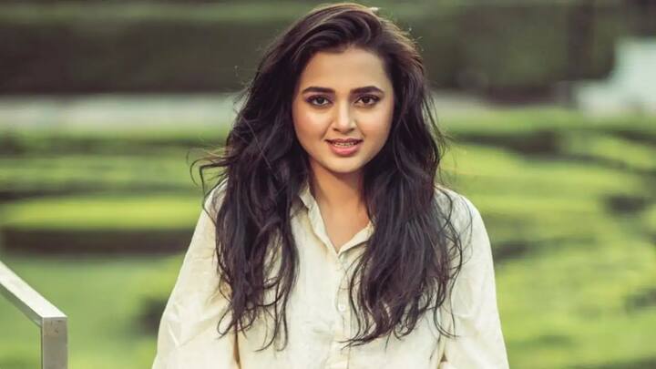 Tejasswi Prakash : तेजस्वी प्रकाशची एकूण संपत्ती 19 कोटींच्या आसपास आहे.