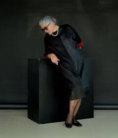 71 ਸਾਲ ਦੀ ਉਮਰ 'ਚ ਬਲੈਕ ਡਰੈੱਸ ਅਤੇ ਨੈਕਪੀਸ 'ਚ ਖੂਬਸੂਰਤ ਲੱਗੀ Zeenat Aman