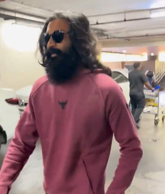 இவரின் இந்த புகைப்படங்கள் தற்போது வைரலாகி வருகிறது.