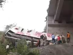 జమ్మూలో ఘోర రోడ్డు ప్రమాదం - బస్సు లోయలో పడి 10 మంది మృతి 