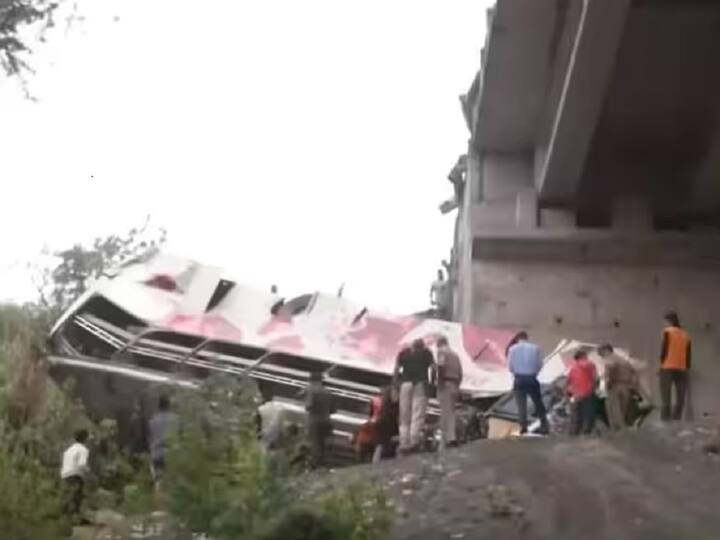 Jammu Bus Accident Bus Going to Vaishno Devi Fell into Ditch Ten Members Died Jammu Bus Accident: జమ్మూలో ఘోర రోడ్డు ప్రమాదం - బస్సు లోయలో పడి 10 మంది మృతి 