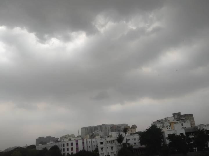 Heavy rain chance to chennai city people happy Chennai Weather: திடீரென சூழ்ந்த கார்மேகங்கள்... இருண்டுபோன சென்னை...! மிரண்டு போன மக்கள்.. மிரட்டுமா மழை?
