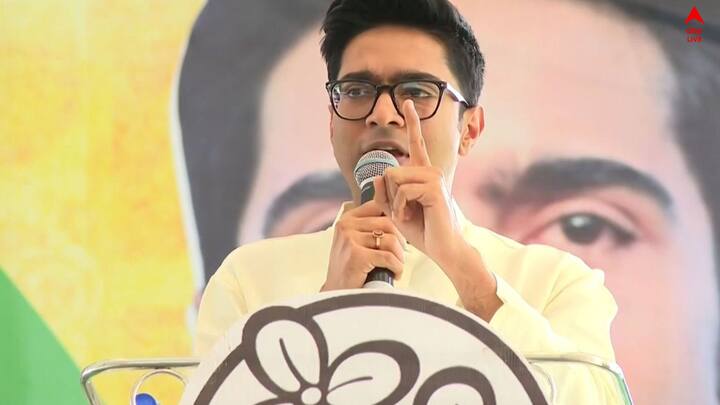  অভিষেক বন্দ্যোপাধ্যায় বলেন, ‘বায়রন বিশ্বাসকে তৃণমূলে স্বাগত। আশা করি বিজেপির বিরুদ্ধে লড়াই চালিয়ে যাবেন বায়রন। কংগ্রেস-সিপিএম জোটে কাদের সুবিধা হয়েছে মানুষ দেখেছে। কংগ্রেস-সিপিএম জোটে বিজেপির লাভ হয়েছে।'