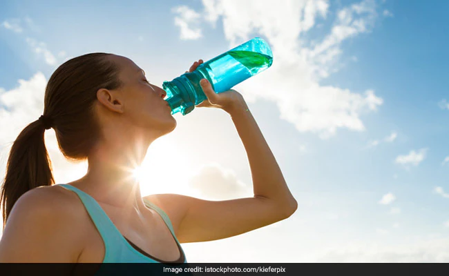 Water Intake : किती ग्लास पाणी रोज प्यायला हवे? जाणून घ्या