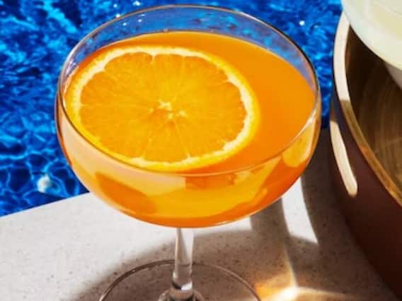 Berry Orange Soda Recipe: गर्मी को देना है मात तो रोजाना पीजिए स्ट्ऱॉबेरी और नींबू से बना ये खास ड्रिंक