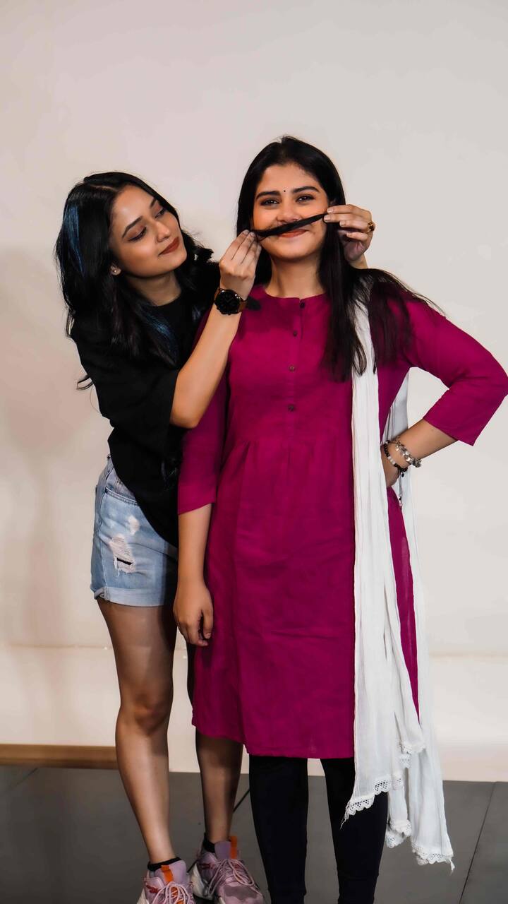 শিলিগুড়ির ছাপোষা ভাল ছেলে সূর্য। চাকরি করছে, ভাল টাকা আয় করছে, বাবা মাকে সুখে রাখছে। কিন্তু জীবনে তার একটাই সমস্যা, সে মেয়ে পাচ্ছে না বিয়ে করার মতো। পাচ্ছে না বলাটা হয়তো ভুল কারণ এর আগে ৬৭টা বিয়ে বাতিল হয়েছে তার।