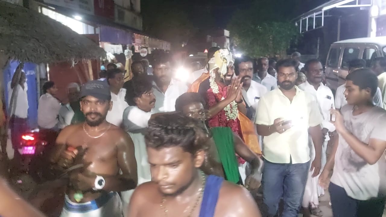 Tiruvarur: லண்டன் மாநகர தேர்தலில் வெற்றி பெற்ற வெற்றியழகனுக்கு சொந்த ஊரில் உற்சாக வரவேற்பு