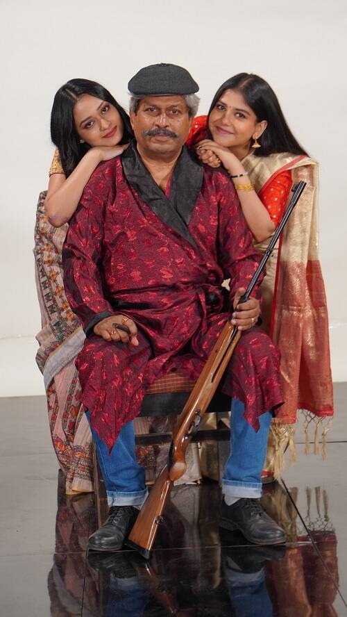 তারপর হিয়া একের পর এক বলতে থাকে ওর জীবনের ইচ্ছে আর তখনই ভাগ্যের নির্মম পরিহাসে শাওন প্রেমে পড়ে যায় হিয়ার। তার জীবনের প্রথম প্রেম। এরপর?
