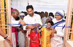 విజయవాడలో నిర్మలా హృదయ్ భవన్ లో సీఎం జగన్ దంపతులు