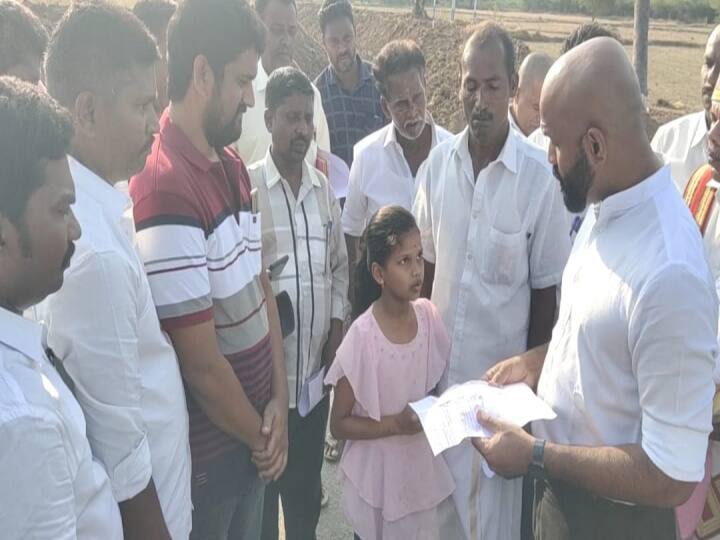 Nagapattinam 5th Class Student Emotional Complaint to District Collector TNN Nagapattinam:  ‘சாவுக்கும் வாழ்வுக்கும் போக கூடாதுன்னு அடிக்கிறாங்க’..மழலை குரலில் ஆட்சியரிடம் சிறுமி கோரிக்கை