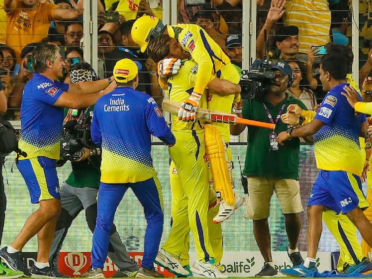 Dhoni Hug Jadeja After Csk Won Gt Ipl 2023 Final Full Last Over Story Ravindra Jadeja Hits Four 