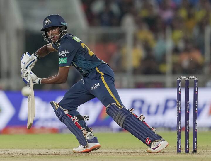 நேற்று நடந்த இறுதி போட்டியில் முதலில் பேட்டிங் செய்த குஜராத் அணி 214 ரன்களை குவித்தது. குஜராத் அணியில் அதிகபட்சமாக சாய் சுதர்சன் 47 பந்துகளில் 96 ரன் குவித்து 8 பவுண்டரிகள் மற்றும் 6 சிக்ஸர்கள் எடுத்து ஆட்டமிழந்தார்.