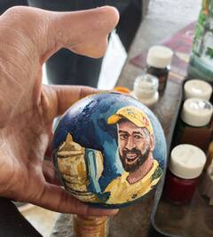 MS Dhoni:  परभणीतील धोनीच्या चाहत्यानं बॉलवर साकारलं धोनीचं चित्र; लागला दोन तासांचा अवधी, फोटो सोशल मीडियावर व्हायरल