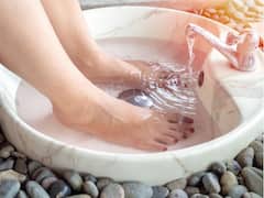 क्या सच में किसी भी दर्द को कम कर सकता है नमक वाला पानी? जानिए ये देसी उपाय कितना कारगर?