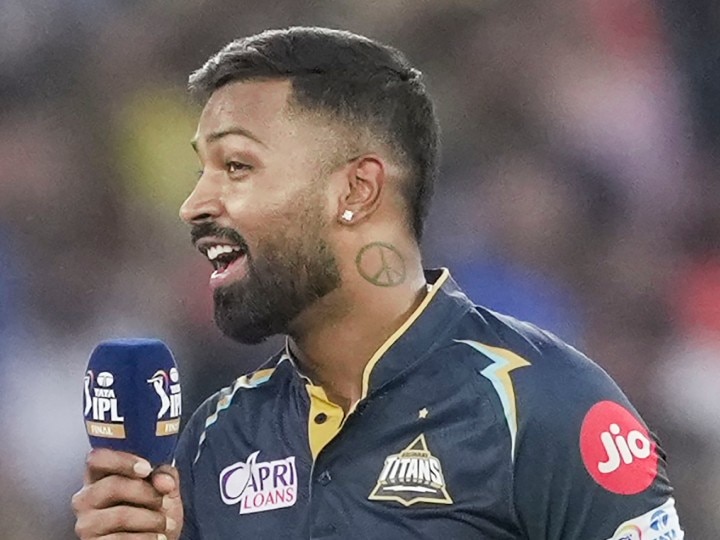 Hardik Pandya Sports New Hairstyle in MI vs KXIP Match in Dream11 IPL 2020,  Netizens Come Up With Funny Memes
