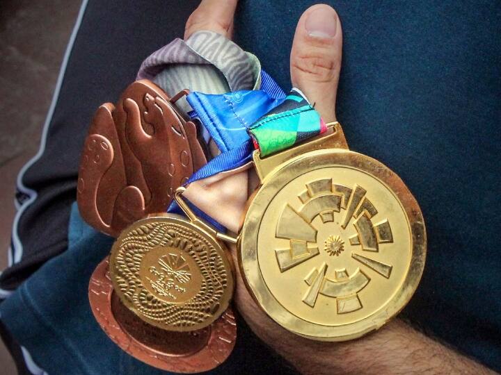 हालांकि, खाप और किसान नेताओं के मनाने के बाद उन्होंने अपना यह फैसला वापस ले लिया और अपनी मांगे मानने के लिए पांच दिन का समय दिया है.