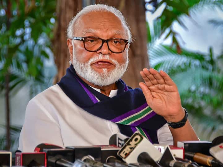 NCP leader Chhagan Bhujbal on Dress code in Tuljapur temple asked why are priests naked in temple Maharashtra: मंदिर में ड्रेस कोड विवाद पर NCP ने जताई नाराजगी, पुजारियों के पहनावे पर पूछा ये सवाल