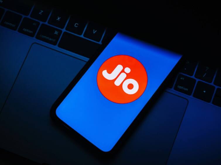 jio  plan june  with daily 2 5 gb data and more jio plan:  લાંબી વેલિડિટીના શાનદાર પ્લાન, કોલિંગ સાથે જાણો બીજા શું થશે ફાયદા