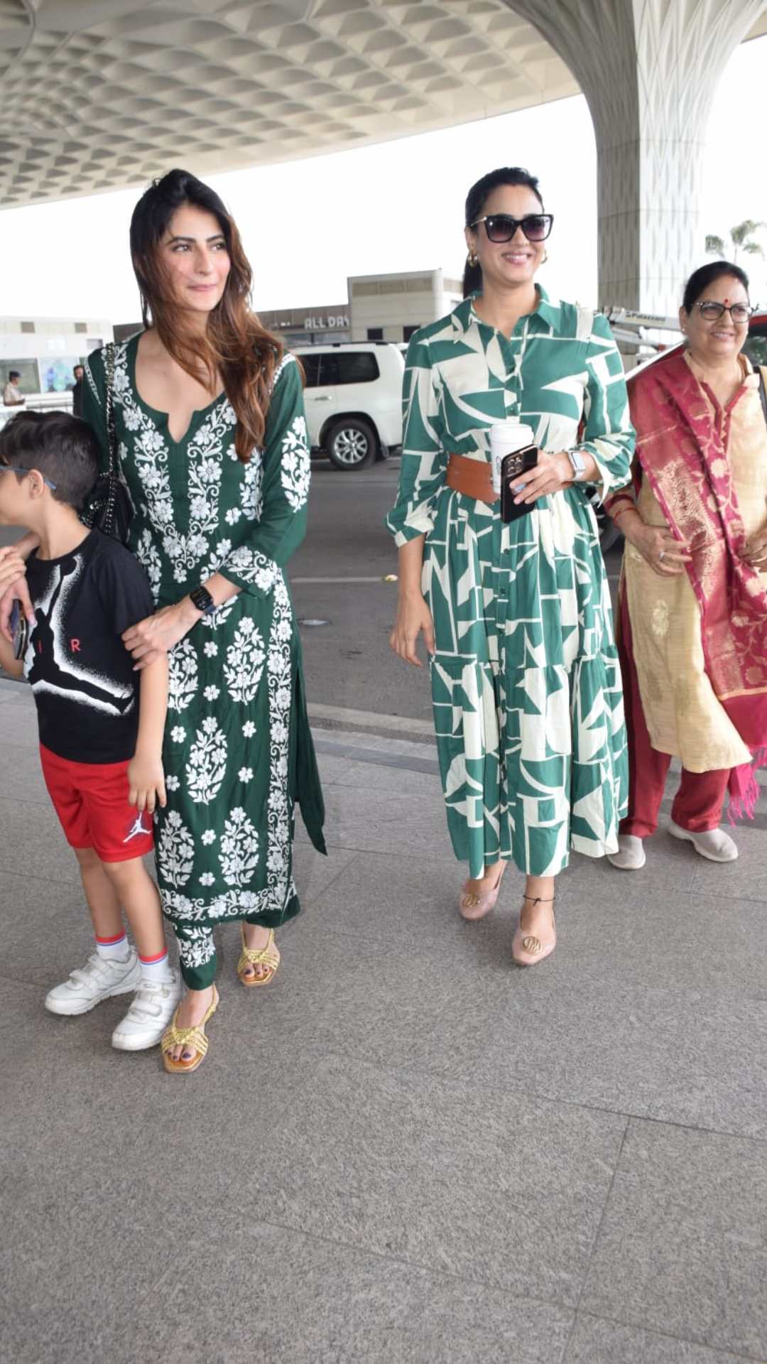 mother daughter matching dress combo | Mother daughter dresses matching, Mother  daughter dress, Mom daughter outfits