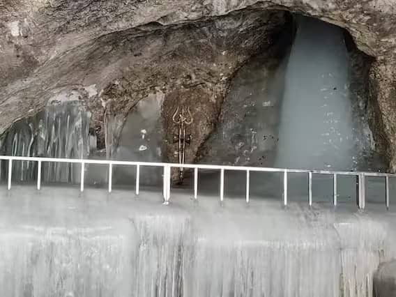 अमरनाथ यात्रा 2023 साठी अर्ज करण्यासाठी वयोमर्यादा निश्चित करण्यात आली आहे. यासाठी भाविकांचं वय 13 ते 75 वर्षे दरम्यान असावं. यासोबतच जर एखादी महिला सहा महिन्यांपेक्षा जास्त काळ गरोदर असेल तर त्यांना यात्रेसाठी परवानगी देण्यात येणार नाही.