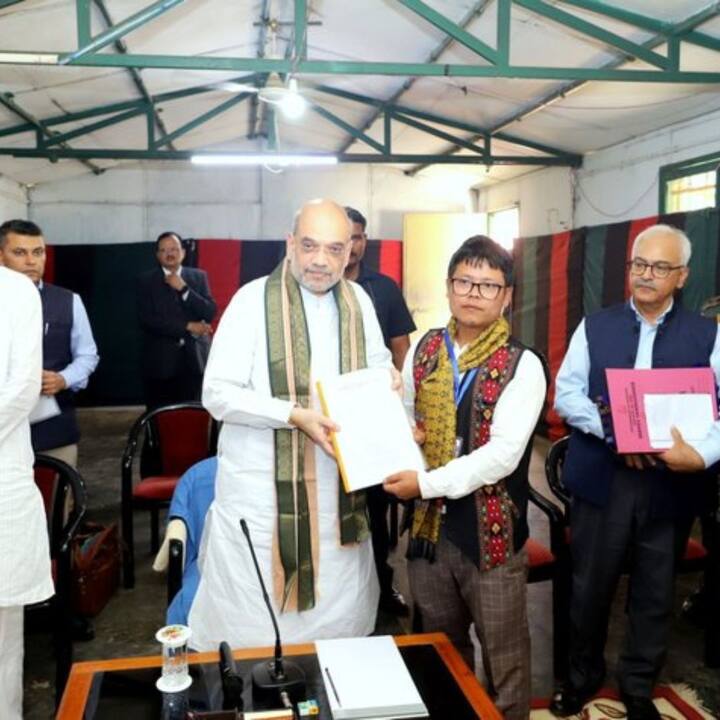 কাঙ্গপোকপিতে নাগরিক সমাজের একটি সংগঠনের সঙ্গে বৈঠক করেন স্বরাষ্ট্রমন্ত্রী।