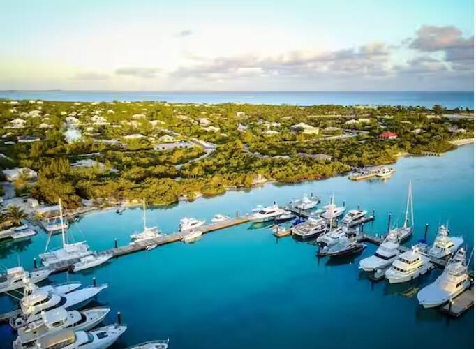 World Most Expensive Places : ਅਜਿਹੇ 'ਚ ਦੁਨੀਆ ਦੇ ਕਈ ਦੇਸ਼ਾਂ 'ਚ ਰਹਿਣਾ ਬਹੁਤ ਮਹਿੰਗਾ ਹੋ ਗਿਆ ਹੈ। ਵਰਲਡ ਆਫ ਸਟੈਟਿਸਟਿਕਸ ਨੇ ਆਪਣੇ ਅਧਿਕਾਰਤ ਟਵਿੱਟਰ ਹੈਂਡਲ ਰਾਹੀਂ ਦੁਨੀਆ ਦੀਆਂ ਸਭ ਤੋਂ ਮਹਿੰਗੀਆਂ ਥਾਵਾਂ ਬਾਰੇ ਜਾਣਕਾਰੀ ਦਿੱਤੀ ਹੈ। ਜਾਣੋ ਇਸ ਸੂਚੀ 'ਚ ਚੋਟੀ ਦੇ 10 ਦੇਸ਼ਾਂ ਦੇ ਨਾਂ। ਇਸ ਦੇ ਨਾਲ ਹੀ ਅਸੀਂ ਜਾਣਦੇ ਹਾਂ ਕਿ ਭਾਰਤ ਕਿਸ ਸਥਿਤੀ 'ਤੇ ਹੈ।