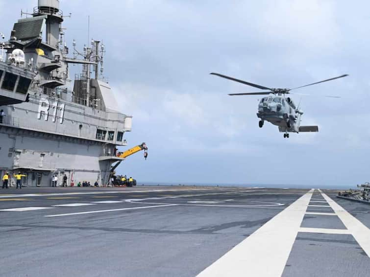 Indian Navy MH-60R Helicopter Maiden Landing INS Vikrant Boost For Anti Submarine Warfare MH-60R Helicopter Makes Maiden Landing On Aircraft Carrier INS Vikrant: WATCH