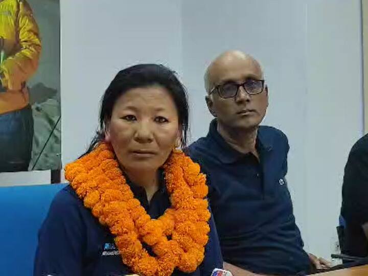 Asmita Dorjee successfully completed climbing Mount Everest, congratulations poured in Jharkhand News: अस्मिता दोरजी ने माउंट एवरेस्ट पर सफलतापूर्वक चढ़ाई पूरी की, लगा बधाइयों का तांता
