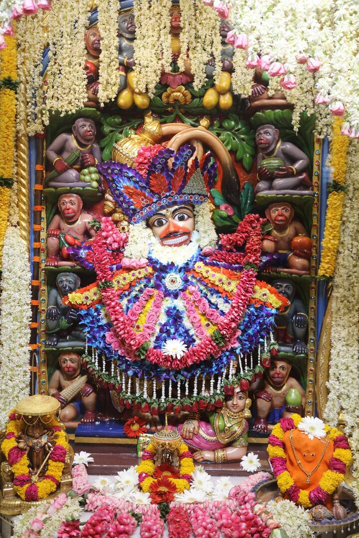 સવારે 05:45 કલાકે શણગાર આરતી  પૂજારી સ્વામી દ્વારા કરવામાં આવેલ. તેમજ મંદિરના પટાંગણમાં શ્રી મારુતિયજ્ઞનું આયોજન કરવામાં આવ્યું હતું.