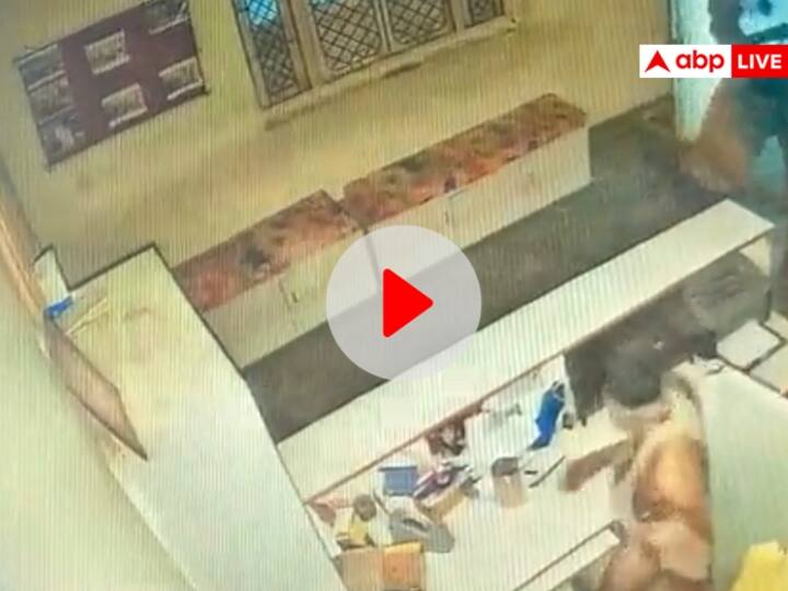 Khargone Robbers ooted 9 lakh rupees from factory police investigating Madhya Pradesh Ann Watch: खरगोन में चड्डी बनियान पहने लुटेरों ने फैक्ट्री से लूटे 9 लाख रुपये, घटना CCTV में कैद
