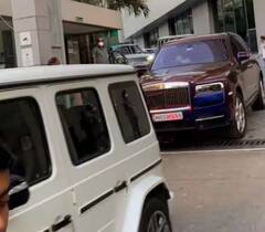 ਮੁਕੇਸ਼ ਅੰਬਾਨੀ ਦੀ ਨੂੰਹ ਸ਼ਲੋਕਾ ਮਹਿਤਾ ਨੇ ਦਿੱਤਾ ਧੀ ਨੂੰ ਜਨਮ, ਗੱਡੀਆਂ ਦਾ ਕਾਫਲਾ ਲੈ ਕੇ ਹਸਪਤਾਲ ਪਹੁੰਚਿਆ ਅੰਬਾਨੀ ਪਰਿਵਾਰ