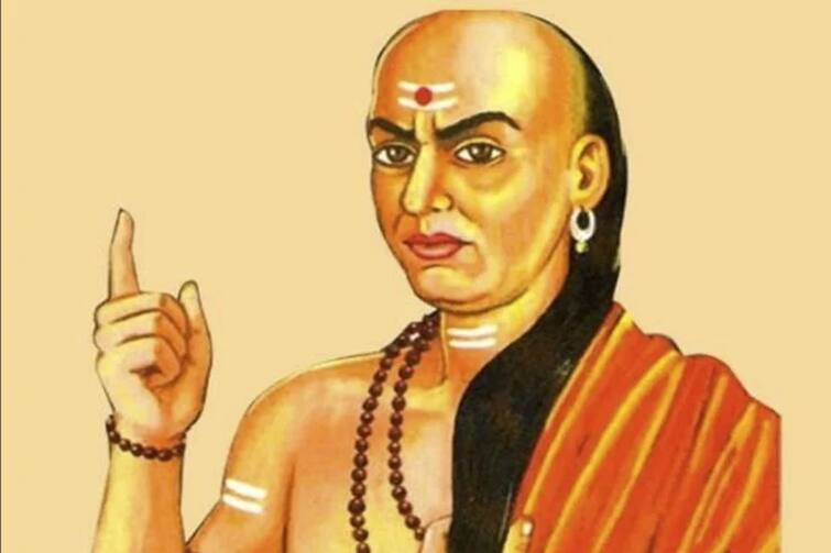Chanakya Niti: The association of these 3 people stops our progress, make distance immediately Chanakya Niti: આ 3 લોકોનો સંગ રોકી દેશે તમારી પ્રગતિ, તરત જ બનાવી લો દૂરી