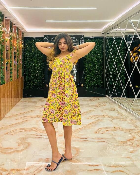 Rithu Chowdary: పొట్టి డ్రెస్సులో ‘జబర్దస్త్’ బ్యూటీ అందాల విందు