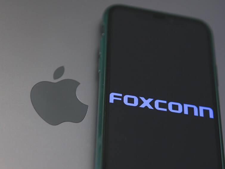 Apple iPhone supplier Foxconn not hiring married women, Know about allegation Foxconn: పెళ్లైన మహిళలకు నో ఎంట్రీ! ఆపిల్ ఐఫోన్ తయారీదారు Foxconn నిర్వాకం