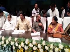 प्रजापति सम्मेलन में कांग्रेस नेता कन्हैया पहुंचे तो तेजस्वी ने बनाई दूरी, साथ में मंच साझा को लेकर उठने लगे सवाल