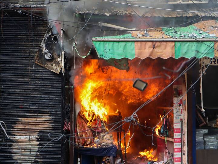 Fire Breaks Out Outer Building Of Intelligence Bureau Srinagar Reason Unknown Kashmir: Fire Engulfs Intelligence Bureau Office Complex In Srinagar