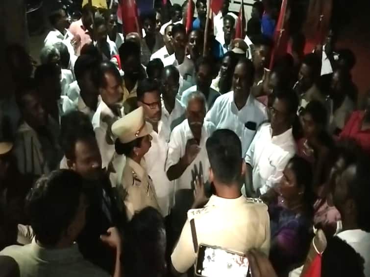 Communist Party members laid siege to the DSP office in Mayiladuthurai TNN மயிலாடுதுறையில் டிஎஸ்பி அலுவலகம் முற்றுகை - மார்க்கிஸ்ட் கம்யூனிஸ்ட் கட்சியினரால் பரபரப்பு