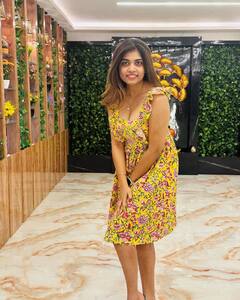 Rithu Chowdary: పొట్టి డ్రెస్సులో ‘జబర్దస్త్’ బ్యూటీ అందాల విందు