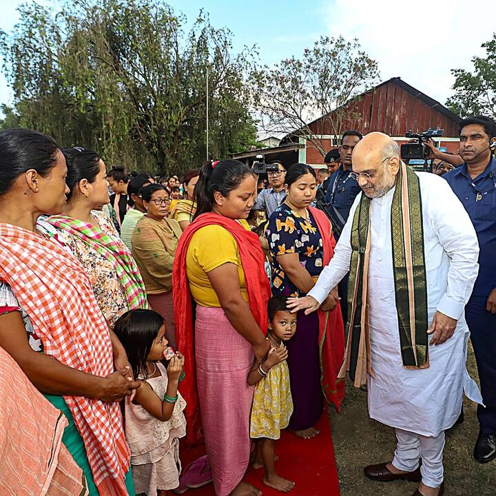 এরপরে ইম্ফলে মেইটি ত্রাণশিবির পরিদর্শনে যান শাহ। সেই সম্প্রদায়ের মানুষের সঙ্গে কথা বলেন।