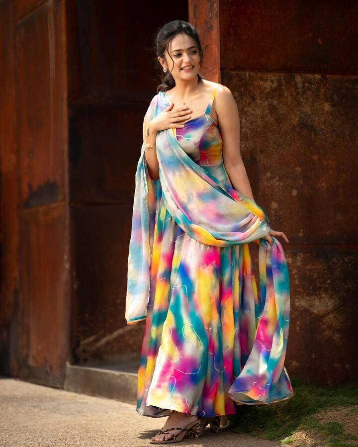 నేను ఎవరినీ ప్రేమించను, ప్రేమలో పడను అంటూ బిగ్ బాస్ బ్యూటీ శ్రీసత్య స్టేట్మెంట్లు ఇచ్చిన సంగతి తెలిసిందే.