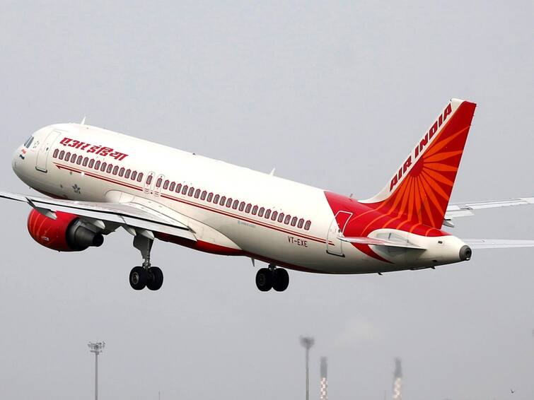 Air India passenger assaults crew member onboard Goa Delhi flight Airlines : நடுவானில் வாக்குவாதம்... ஆக்ரோஷமான தாக்குதல்... விமான பெண்ணிடம் அத்துமீறிய பயணி...!