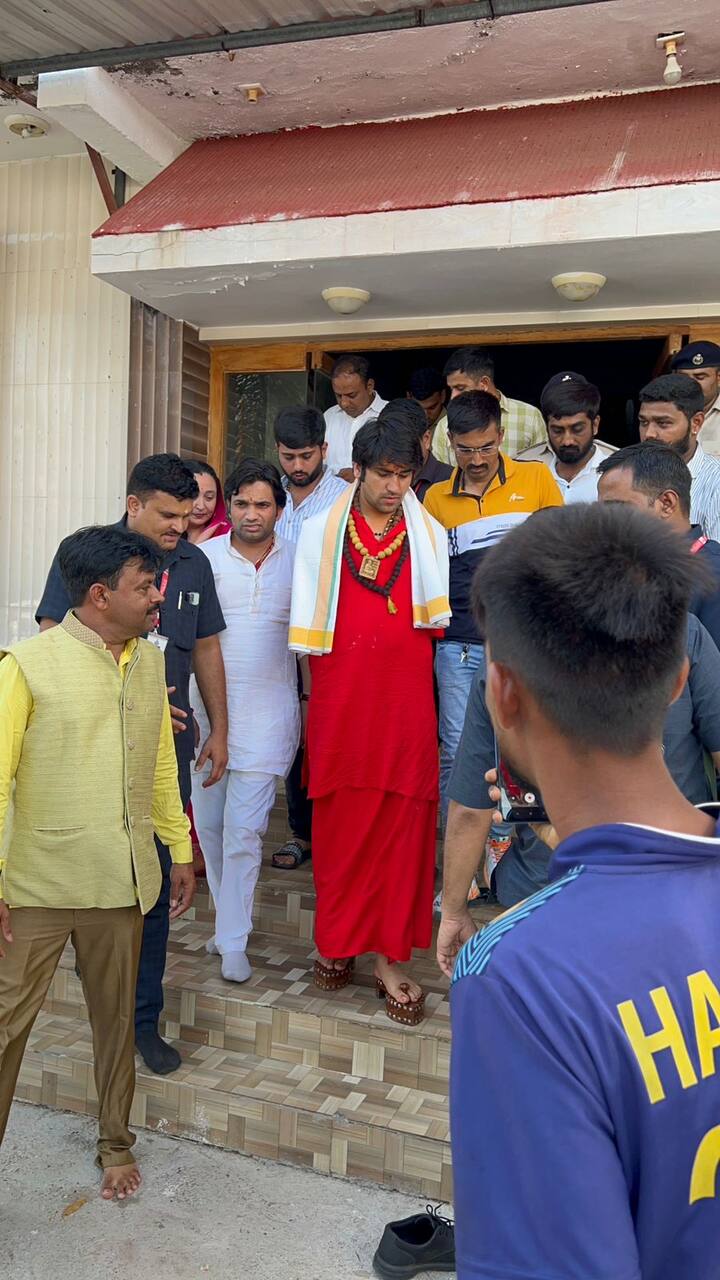 હિન્દૂ રાષ્ટ્રને લઈને પણ બાબા બાગેશ્વર બોલ્યા, ભારતને હિન્દૂ રાષ્ટ્ર બનાવીશું.