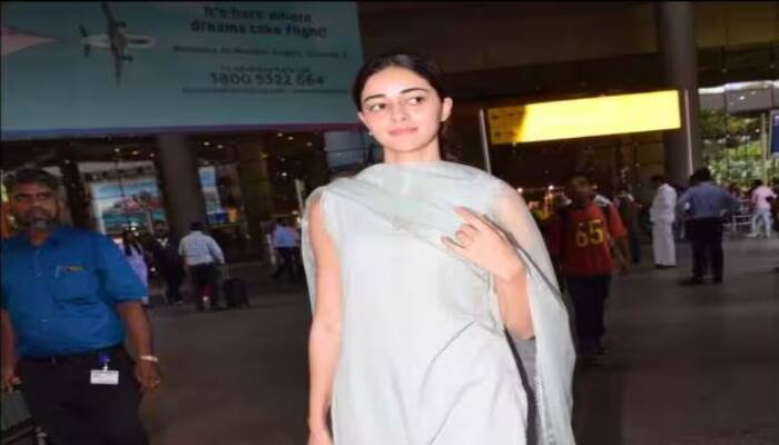 Ananya Panday Spot At Airport: ਆਪਣੀਆਂ ਆਪਣੀ ਕਾਤਿਲਾਨਾ ਅਦਾਵਾਂ ਲਈ ਜਾਣੀ ਜਾਂਦੀ ਅਨਨਿਆ ਪਾਂਡੇ ਨੂੰ ਹਾਲ ਹੀ ਵਿੱਚ ਏਅਰਪੋਰਟ 'ਤੇ ਦੇਖਿਆ ਗਿਆ ਹੈ। ਇਸ ਮੌਕੇ 'ਤੇ ਅਨੰਨਿਆ ਪਾਂਡੇ ਬੇਹੱਦ ਸਿੰਪਲ ਲੁੱਕ 'ਚ ਨਜ਼ਰ ਆਈ।