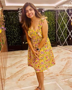 Rithu Chowdary: పొట్టి డ్రెస్సులో ‘జబర్దస్త్’ బ్యూటీ అందాల విందు