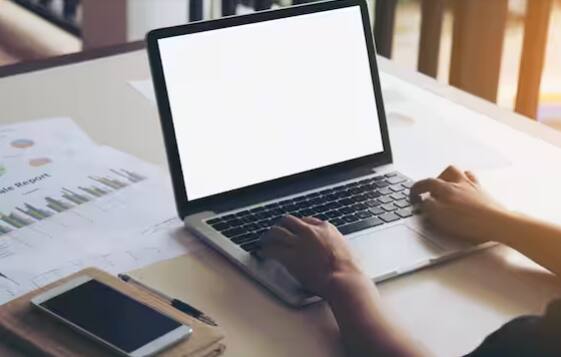 ਲੈਪਟਾਪ ਜਾਂ ਪੀਸੀ ਦੀ ਵਰਤੋਂ ਕਰਦੇ ਸਮੇਂ, ਜਦੋਂ ਵੀ ਤੁਹਾਨੂੰ ਇਦਾਂ ਲੱਗੇ ਕਿ ਹੁਣ ਸਪੀਡ ਹੌਲੀ ਹੋ ਗਈ ਹੈ ਜਾਂ ਐਪਲੀਕੇਸ਼ਨ ਬਾਰ ਬਾਰ ਫ੍ਰੀਜ਼ ਹੋ ਰਹੀ ਹੈ, ਅਜਿਹੀ ਸਥਿਤੀ ਵਿੱਚ ਤੁਹਾਨੂੰ ਸ਼ਾਰਟਕੱਟ ਰੀਬੂਟ ਸਿਸਟਮ ਬਾਰੇ ਪਤਾ ਹੋਣਾ ਚਾਹੀਦਾ ਹੈ।